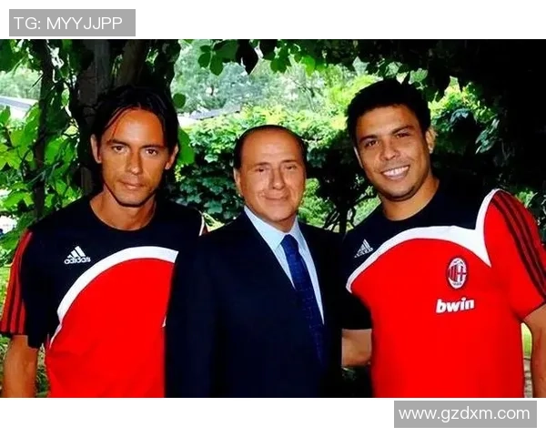 足球巨星齐聚一堂的精彩合照展现了无与伦比的球场魅力与友谊